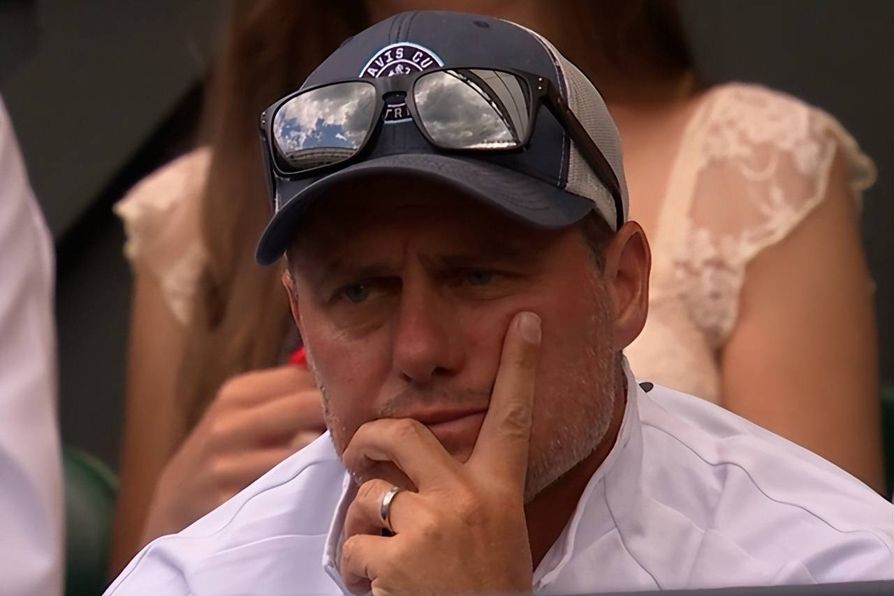 彩票-切尔西观众热烈欢呼！，费德勒迎来十二赛季出色发挥气势如虹延续的简单介绍-彩票