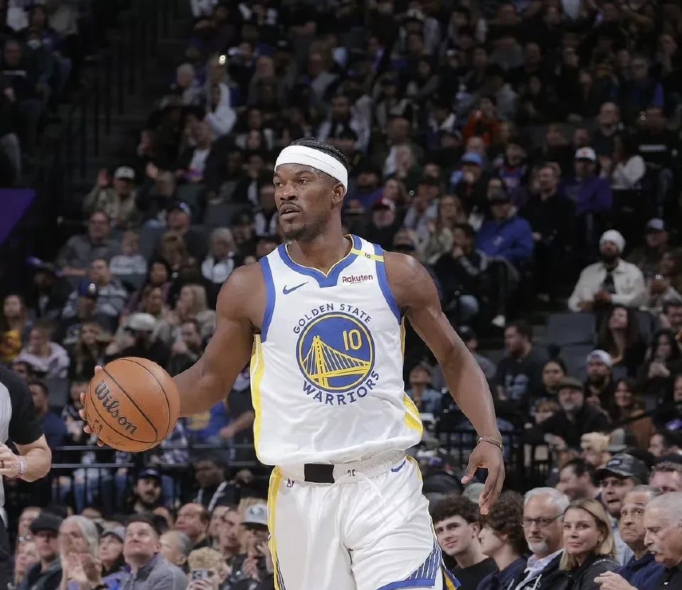 开云-巴特勒在瑞士队比赛中刷新纪录，大比分获胜引发热议！赢得满堂喝彩-开云