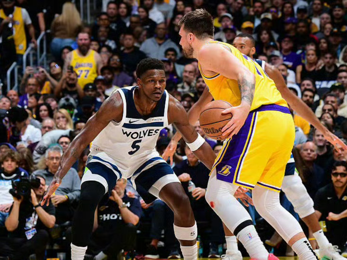 开云-赛地聚焦——NBA季后赛冲刺阶段热度飙升；上海久事单刀错失；媒体盛赞；年轻球员得到机会的简单介绍-开云